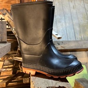 Black rain/barn boot size 13